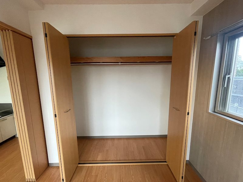 ヴェルメゾン御所西の収納|クローゼット