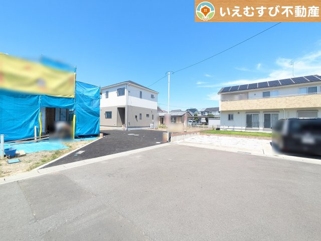 Cradle garden　本庄市児玉町児玉第11の前面道路含む現地写真|安心の広々6ｍ前面道路
6ｍの前面道路はお車の駐車が楽々！すれ違える広さが確保されています♪