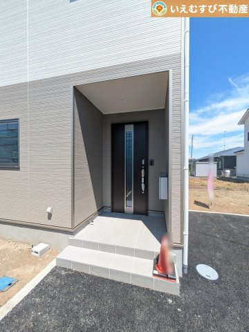 Cradle garden　本庄市児玉町児玉第11のエントランス|落ち着いた色づかいのエントランス
駐車場からアクセスの良いエントランス。雨の日や荷物が多くても安心の動線♪