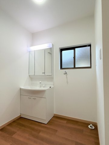 小林市堤の中古一戸建の独立洗面台