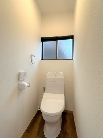 小林市堤の中古一戸建のトイレ