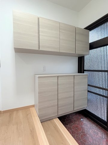 小林市堤の中古一戸建の玄関