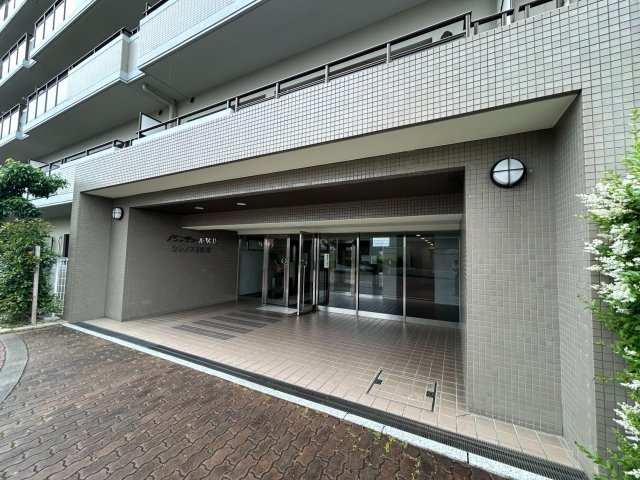 フルリノベーション物件☆ペット飼育可能(規約有)☆リビング広々２３帖☆グランデュール鴨川Ⅱ番館のエントランス|エントランス