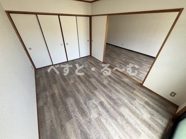 シャンポール西藤江の洋室