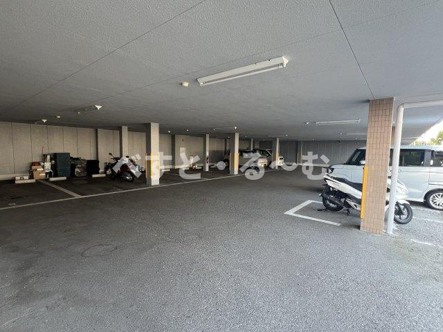 シャンポール西藤江の駐車場