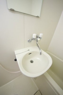 【洗面所】 | リヴェール鴻巣 | ※同タイプの別の部屋の写真です。