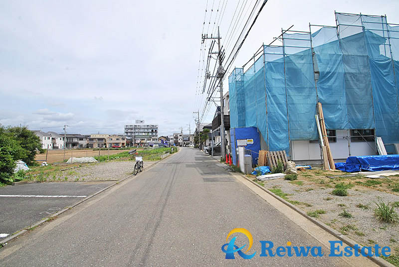 売地　茅ヶ崎市矢畑　全3区画の前面道路含む現地写真