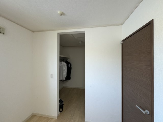 ‐三丁目不動産-　深谷市人見　平成27年築の収納