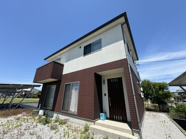 ‐三丁目不動産-　深谷市人見　平成27年築の外観