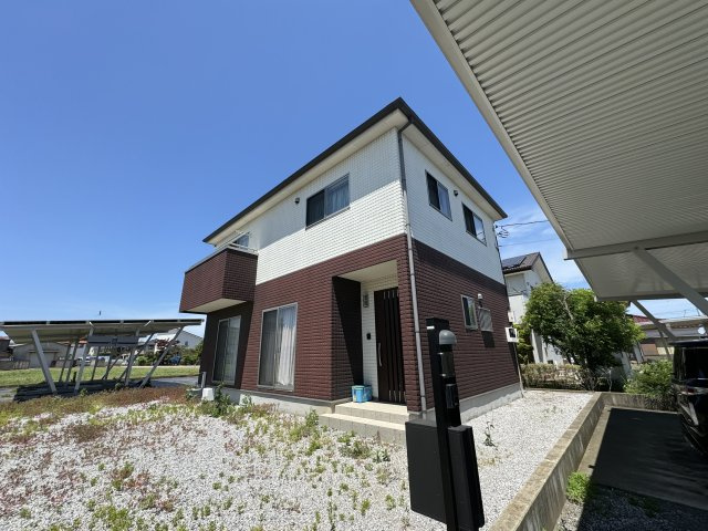 ‐三丁目不動産-　深谷市人見　平成27年築の外観