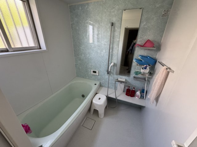 ‐三丁目不動産-　深谷市人見　平成27年築の浴室