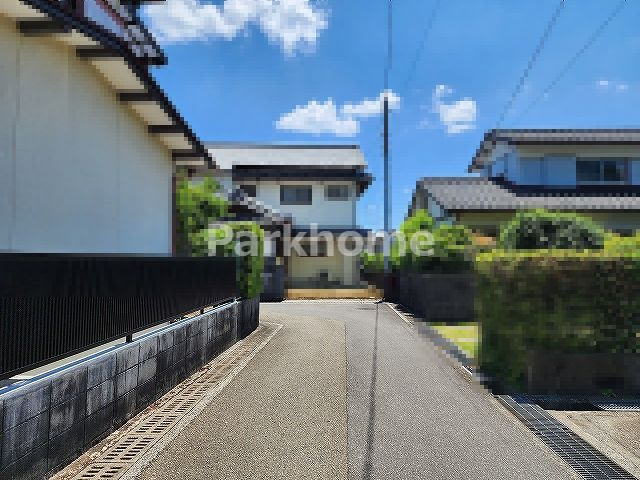 高知市薊野東町　土地の前面道路含む現地写真