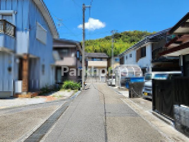高知市薊野東町　土地の前面道路含む現地写真