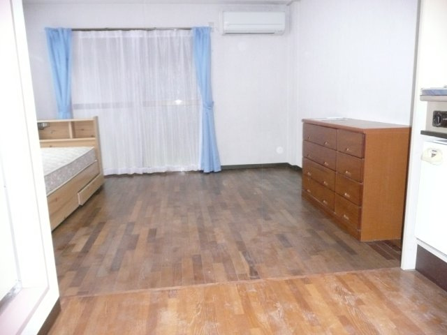 ホワイトレヂデンスの居間・リビング