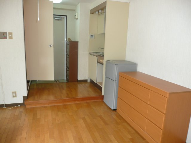 ホワイトレヂデンスの居間・リビング