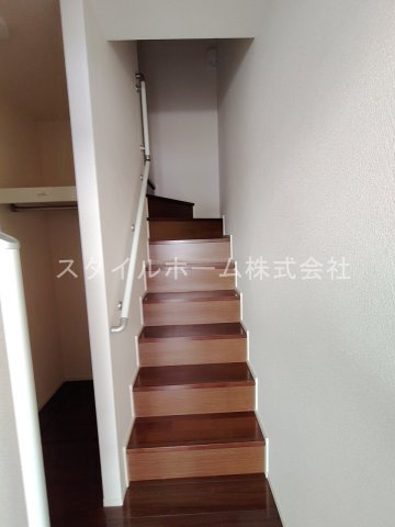 ヴィルヌーブ野路の内装|別部屋写真です。