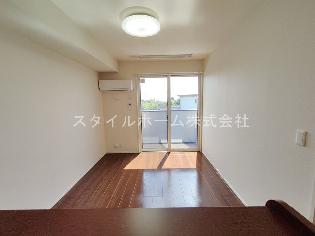 ヴィルヌーブ野路の居間・リビング|別部屋写真です。