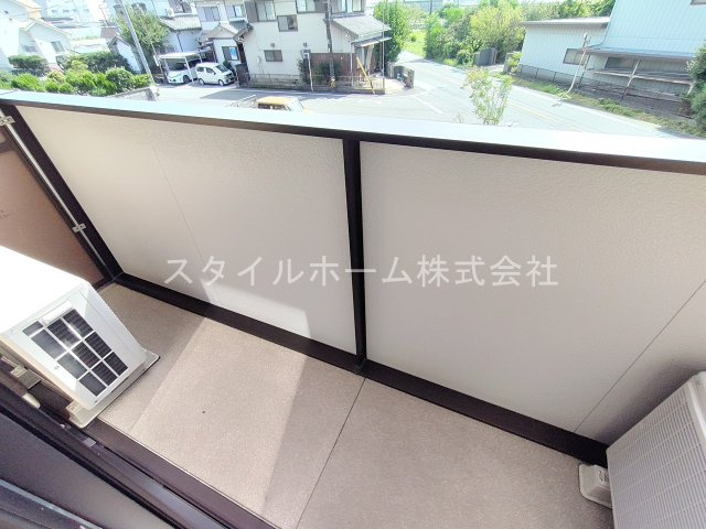 ヴィルヌーブ野路のバルコニー|別部屋写真です。