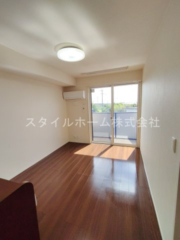 ヴィルヌーブ野路の居間・リビング|別部屋写真です。