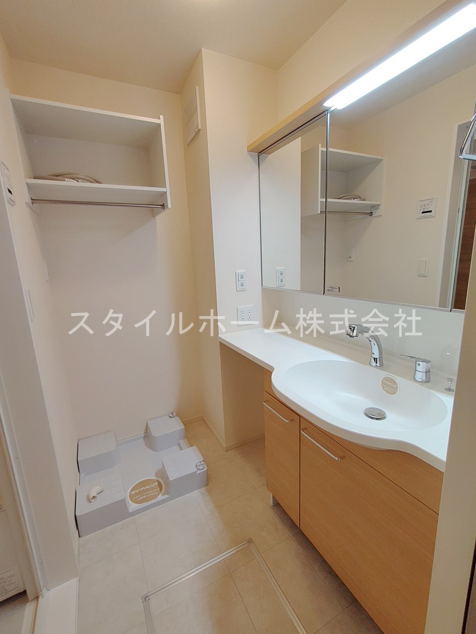 ヴィルヌーブ野路の洗面所|別部屋写真です。