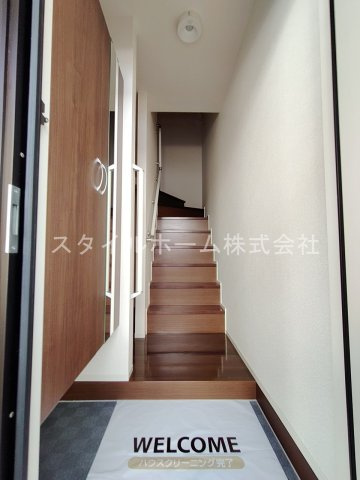 ヴィルヌーブ野路の玄関|別部屋写真です。