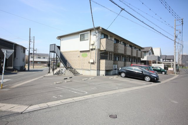 ブリアール寺本の駐車場