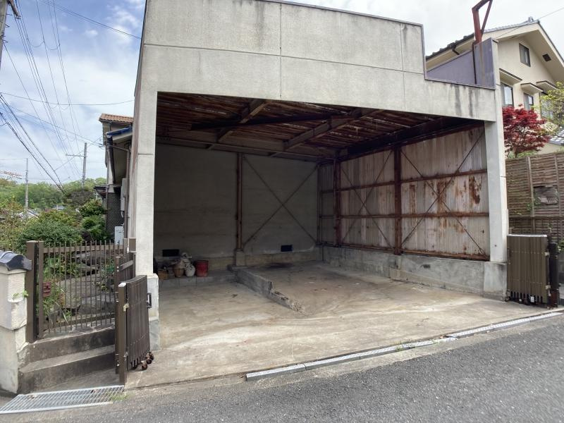 南星台３丁目　中古一戸建ての駐車場|ガレージ
■物件内覧・資金計画相談・住宅ローン相談、リフォーム相談、お問合せ受付中■
※当日・翌日のご内覧、ご相談はお電話でのお問合せがスムーズです！