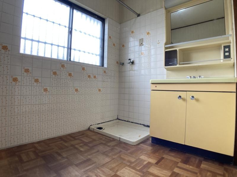 南星台３丁目　中古一戸建ての脱衣所|洗面台　洗濯機置き場
■物件内覧・資金計画相談・住宅ローン相談、リフォーム相談、お問合せ受付中■
※当日・翌日のご内覧、ご相談はお電話でのお問合せがスムーズです！