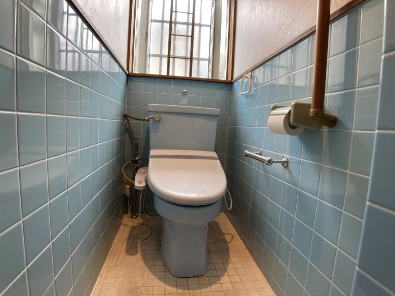 南星台３丁目　中古一戸建てのトイレ|温水洗浄便座
■物件内覧・資金計画相談・住宅ローン相談、リフォーム相談、お問合せ受付中■
※当日・翌日のご内覧、ご相談はお電話でのお問合せがスムーズです！