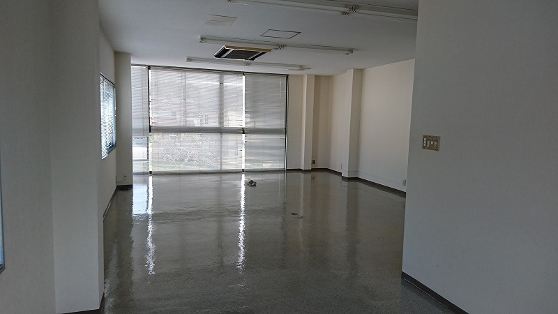 彦根市原町の店舗事務所の内装