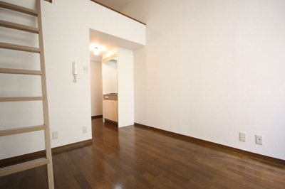 【居間・リビング】 | マキシム六本松西 | 別号室の写真になります。現況優先。