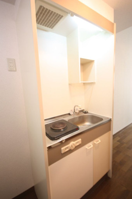 【キッチン】 | マキシム六本松西 | 別号室の写真になります。現況優先。