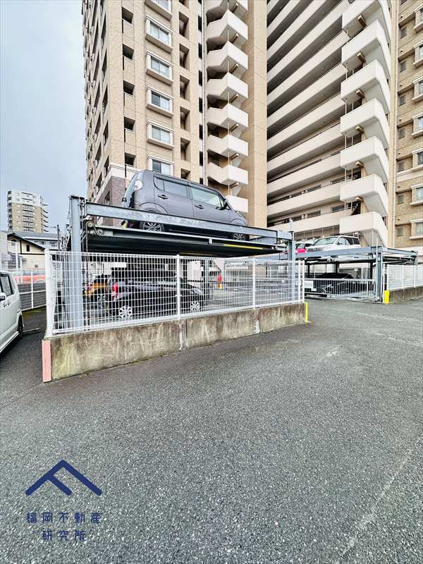 パルテノン筑紫ステーションタワーの駐車場