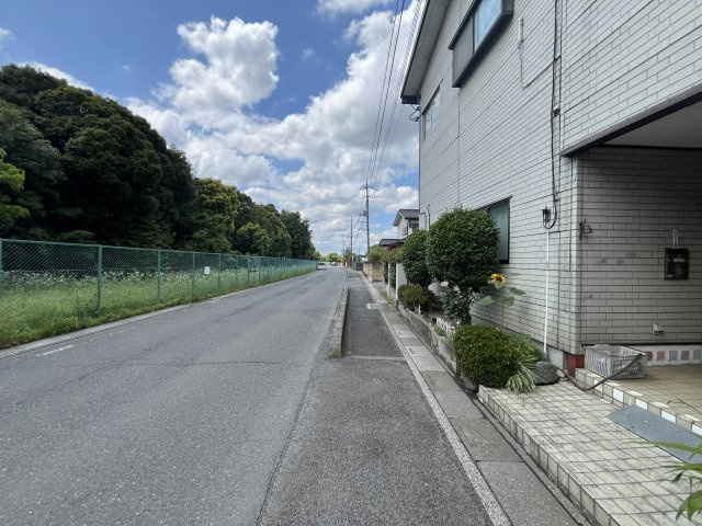 狭山市南入曽　建築条件なし売地　西武新宿線『入曽駅』徒歩13分　【入間野小学区】の前面道路含む現地写真