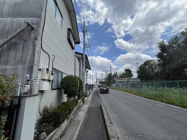狭山市南入曽　建築条件なし売地　西武新宿線『入曽駅』徒歩13分　【入間野小学区】の前面道路含む現地写真