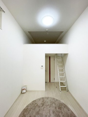 【居間・リビング】 | D-rise箱崎 | 別号室の写真になります。現況優先。