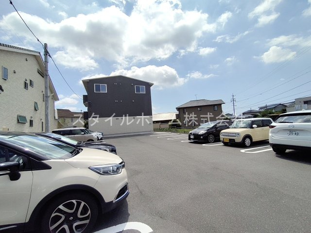 フォンテーヌの駐車場