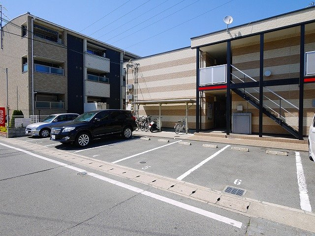 レオパレス冨田Ⅳの駐車場|駐車場完備です