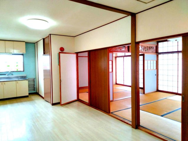 プレジール大宮の居間・リビング