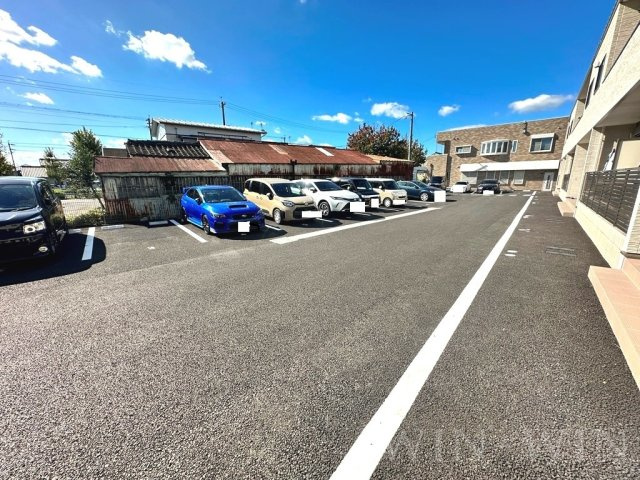 ヴィルクレア豊橋花田の駐車場