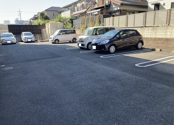 レイクアベニュー白鳥の駐車場