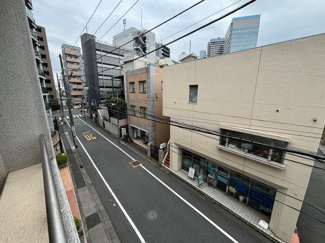 【展望】 | マンション前面道路は、交通量も少なく安全安心の立地です。