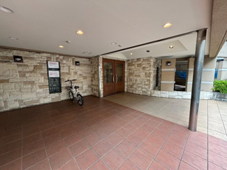 【外観】 | 急なご来客にも対応可能な来客用駐車スペースも確保されています。