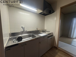 収納も作業スペースも豊富なキッチン。ガスコンロ設置済み