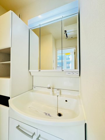 【独立洗面台】 | エスパニア札幌Ⅴ | 独立洗面台あり、毎朝おしゃれに忙しい女性の方におすすめです