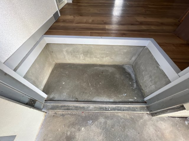 サンビレッヂ東辻井の玄関