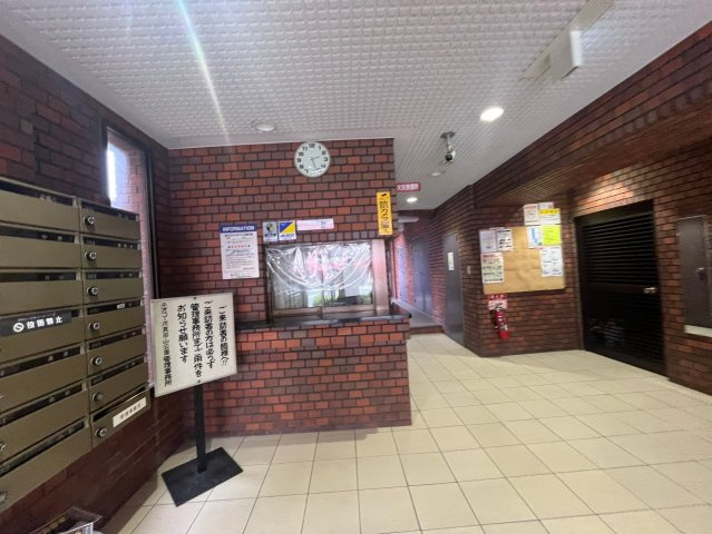 ネオコーポ真田山公園のエントランス|ゆとりのあるエントランスです