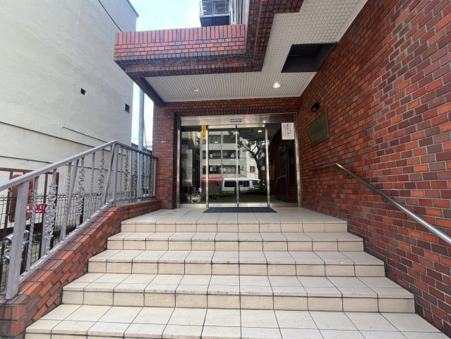 ネオコーポ真田山公園のエントランス|建物の内部です