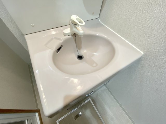 岩﨑ビルの洗面所