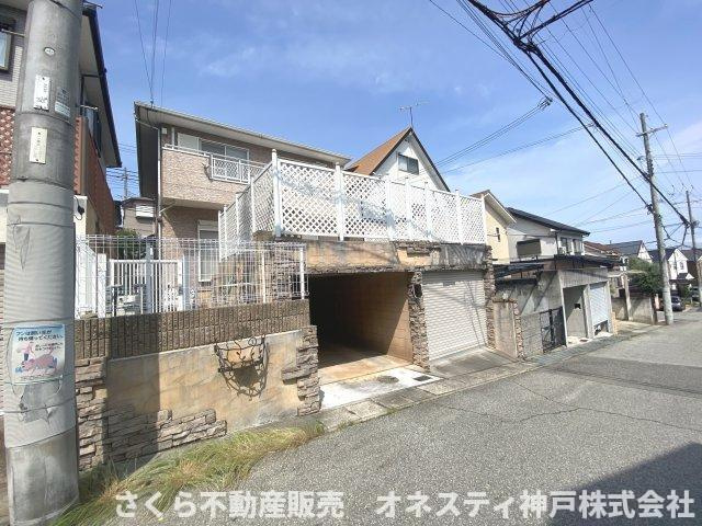 神戸市西区二ツ屋1丁目 中古戸建の駐車場|南西・北東両面道路に面しております。
